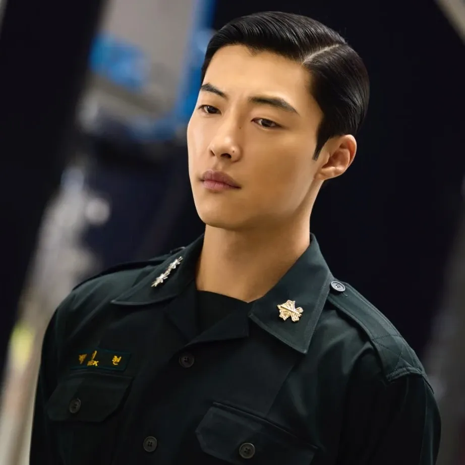 Behind-the-scenes cut of Woo Dohwan