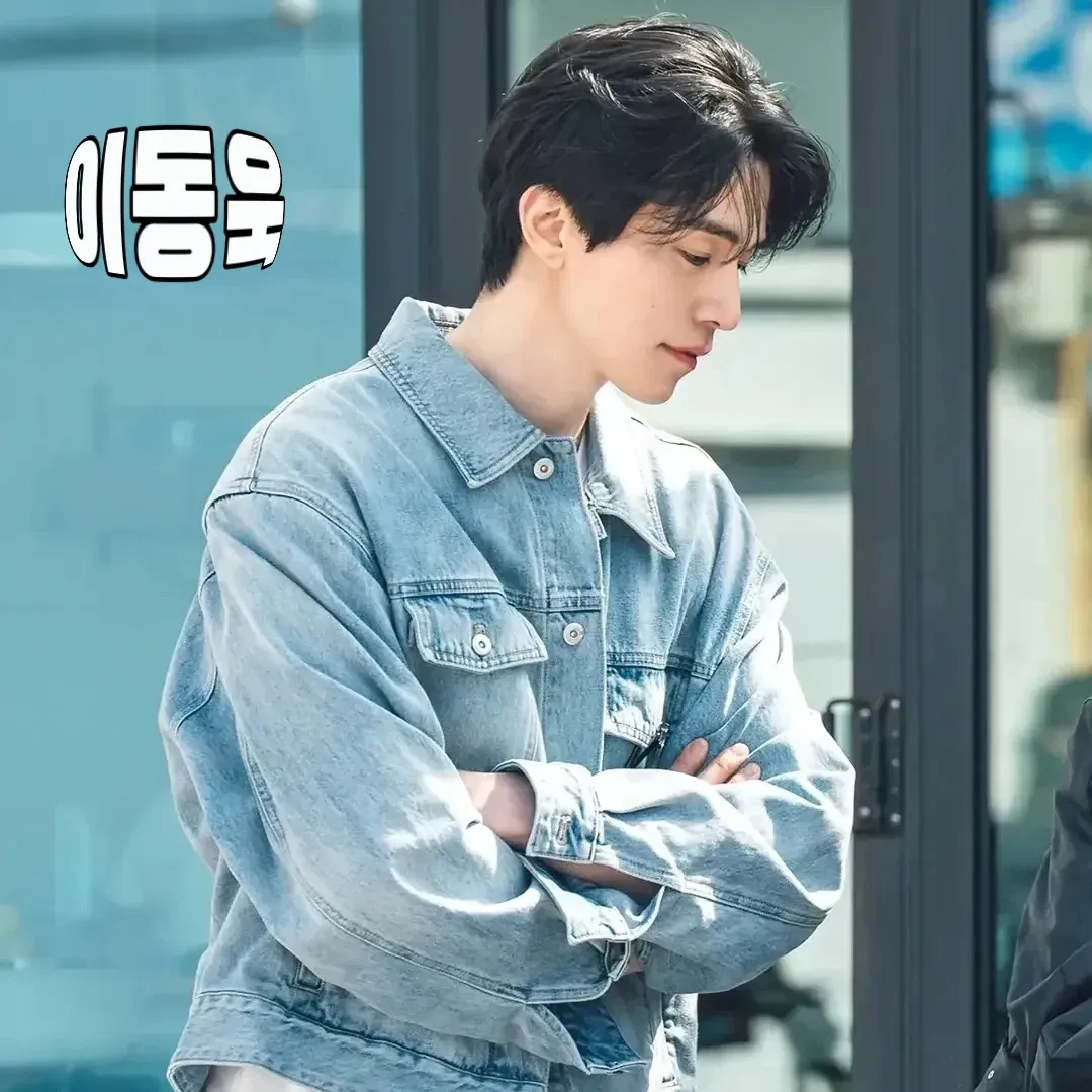 Recent activity shot of Lee Dongwook