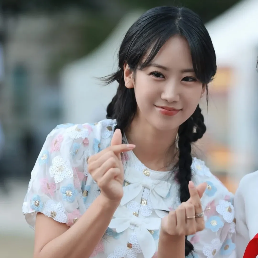 Behind-the-scenes cut of Kang Hyeyeon