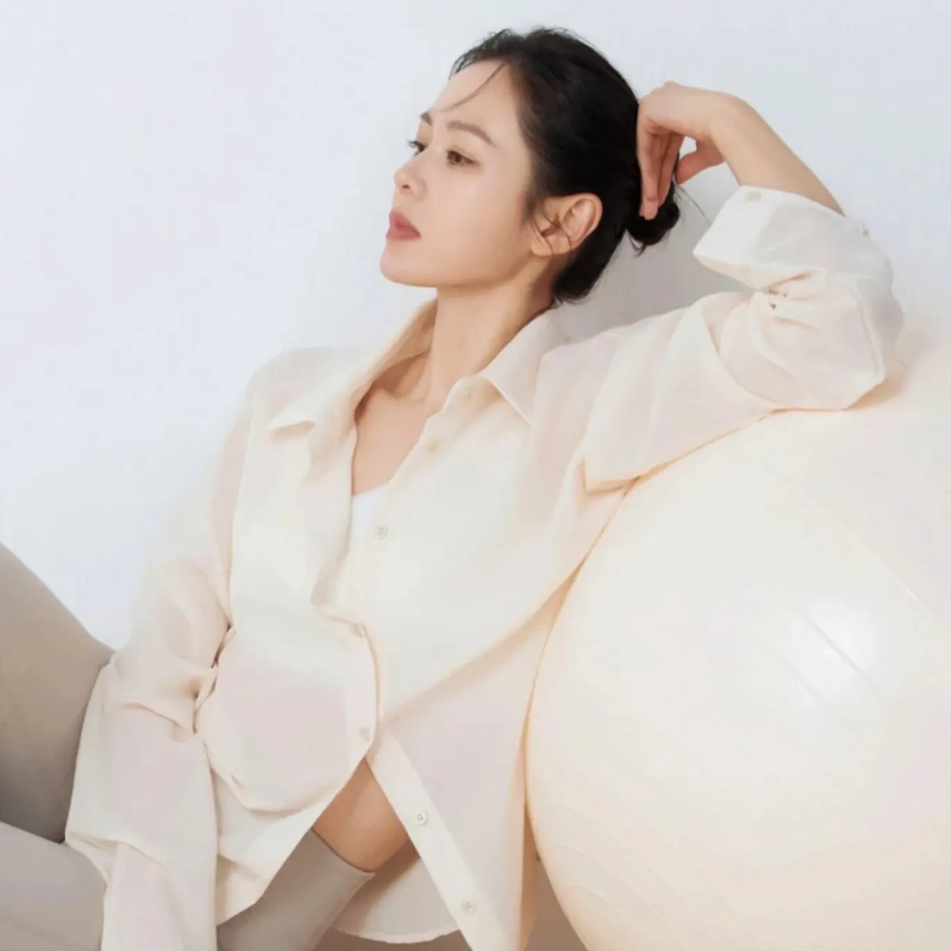 Behind-the-scenes cut of Son Yejin