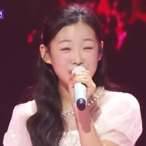 Behind-the-scenes cut of Lee Sooyeon