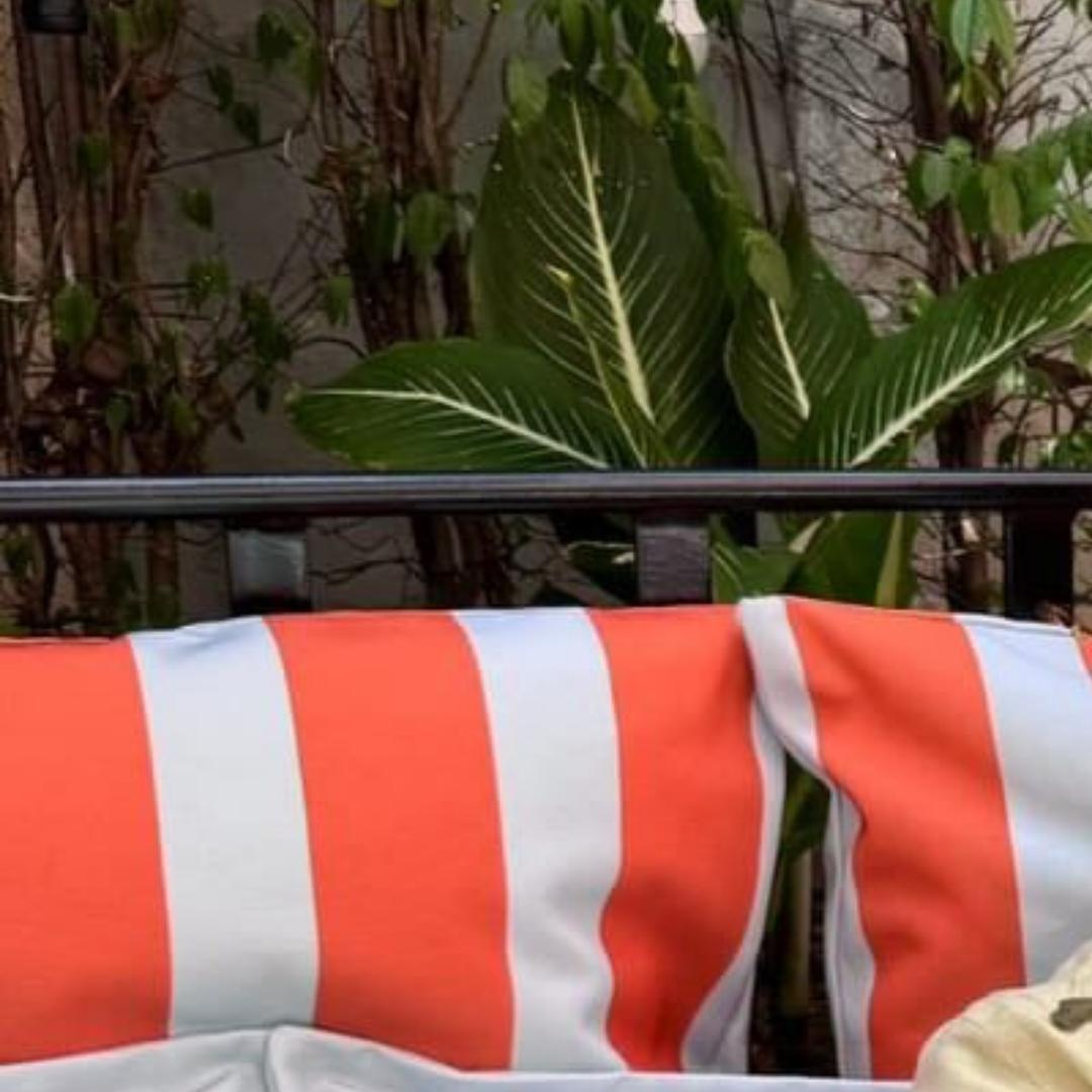 A moment captured by a fan of Est Supha Sangaworawong