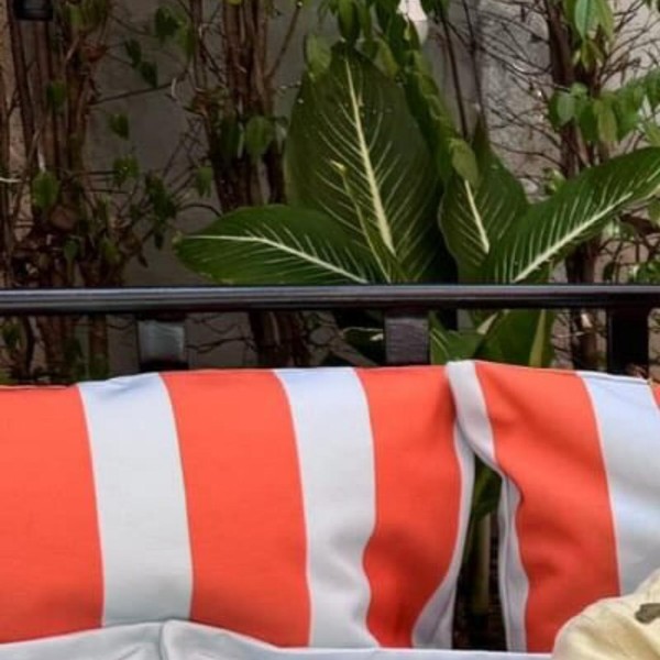 Popular profile image of Est Supha Sangaworawong selected by vote