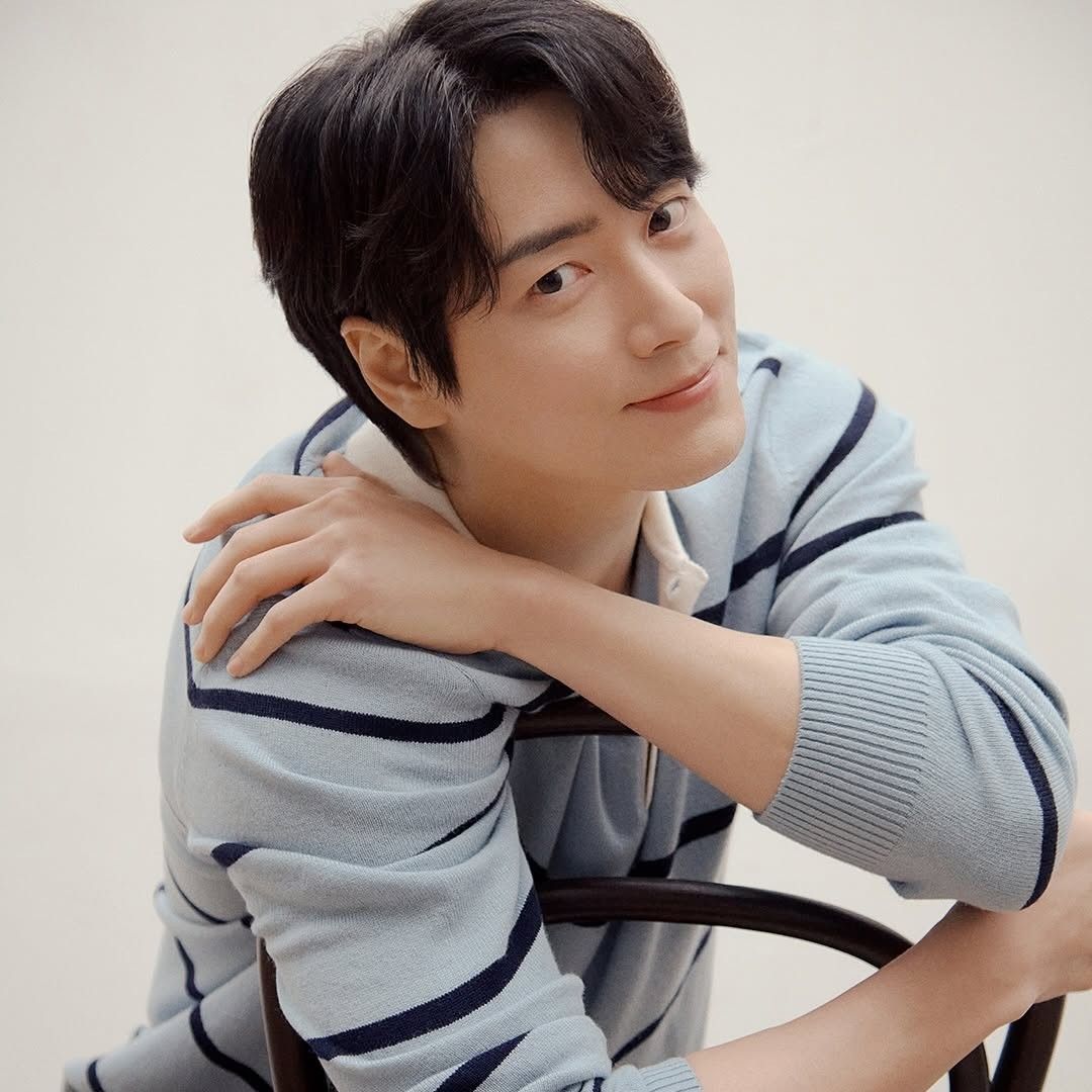 Behind-the-scenes cut of Lee Joonhyuk