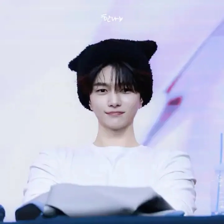 Latest photo of Kim Myungsoo (L)