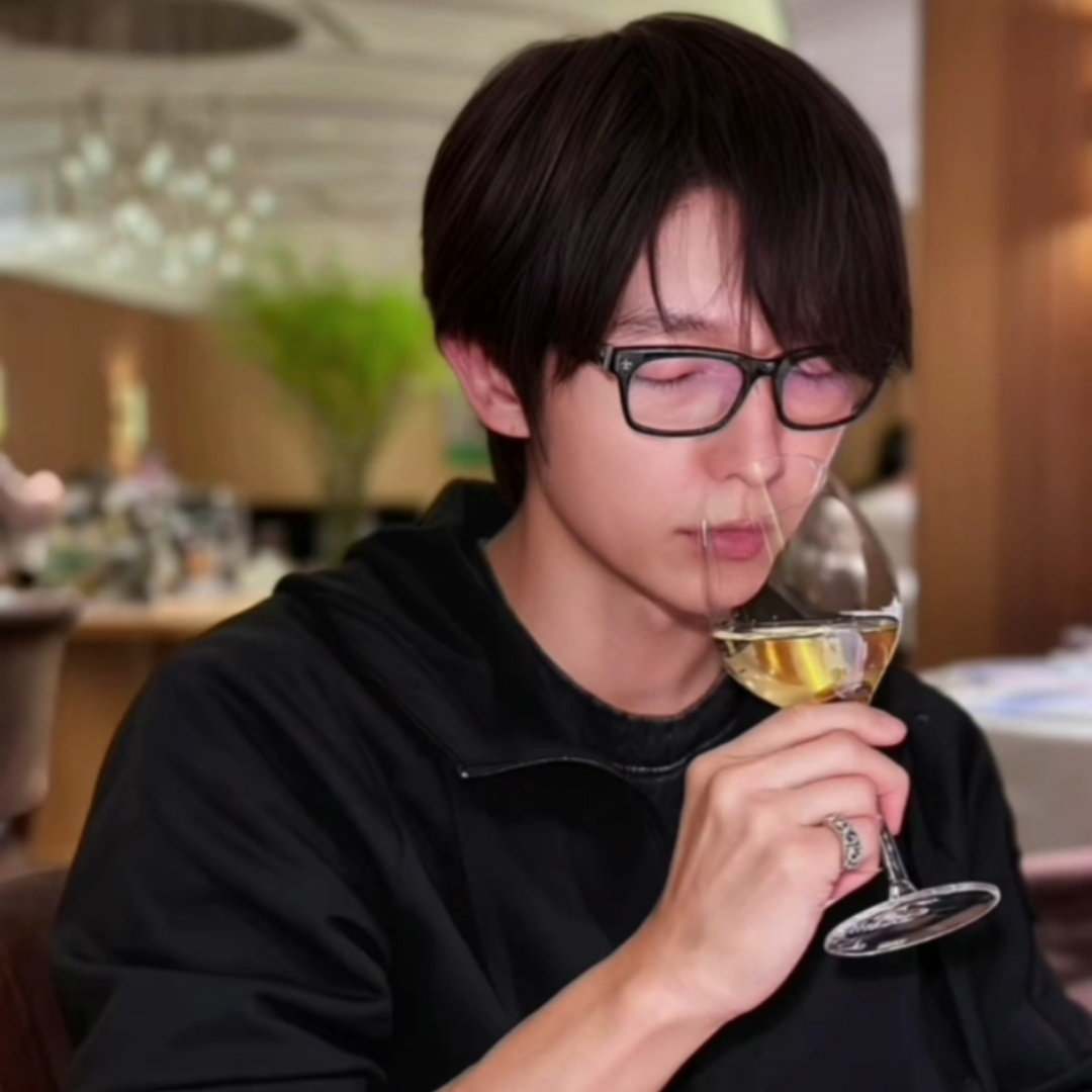 A moment captured by a fan of Lee Joongi