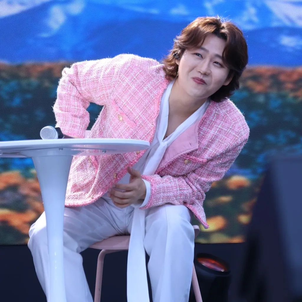 Behind-the-scenes cut of Min Soohyun