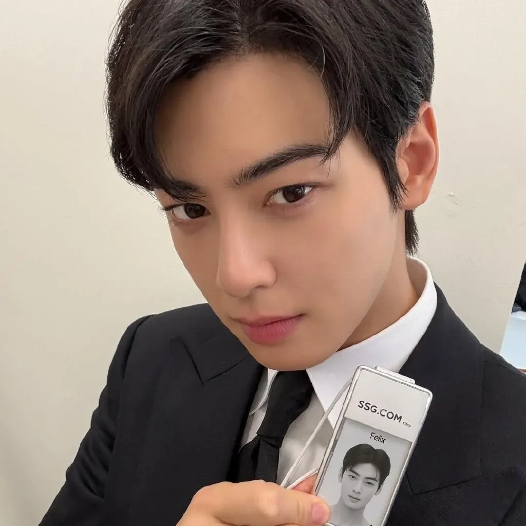 Recent activity shot of Cha Eunwoo