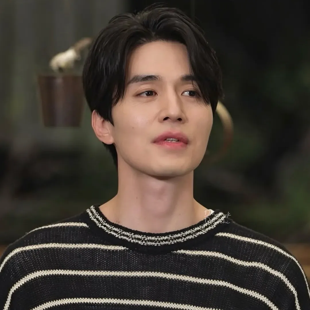 A moment captured by a fan of Lee Dongwook