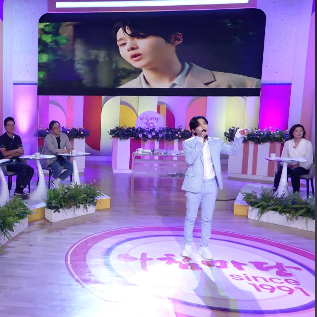 A moment captured by a fan of Seong Ri