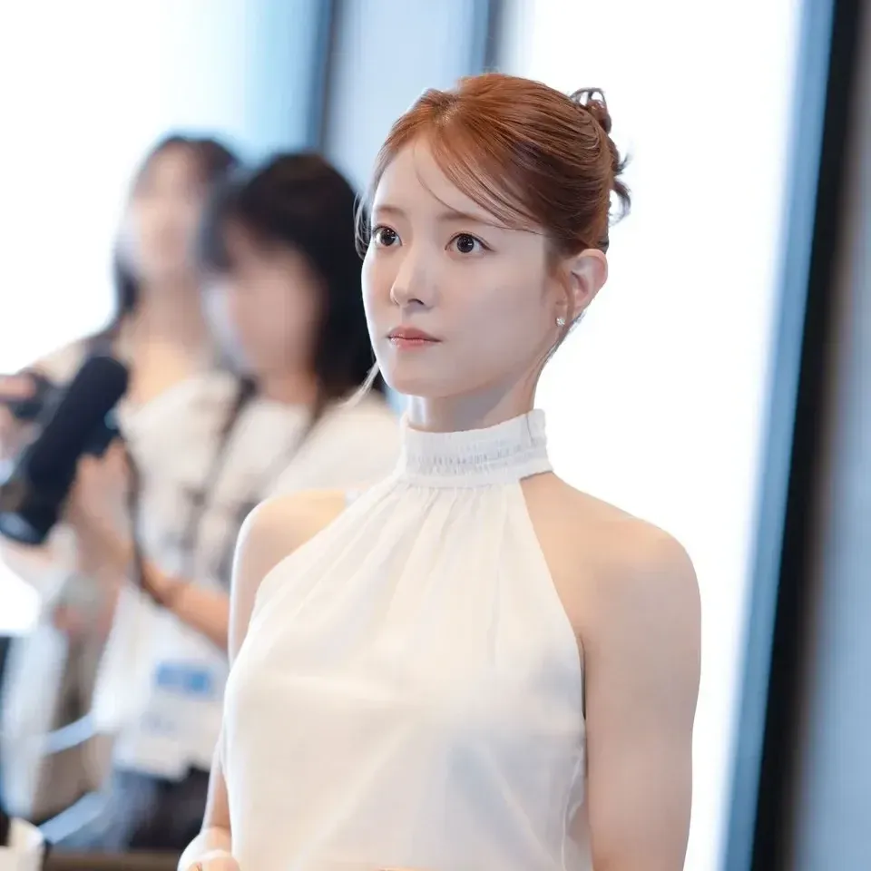 Behind-the-scenes cut of Lee Seyoung