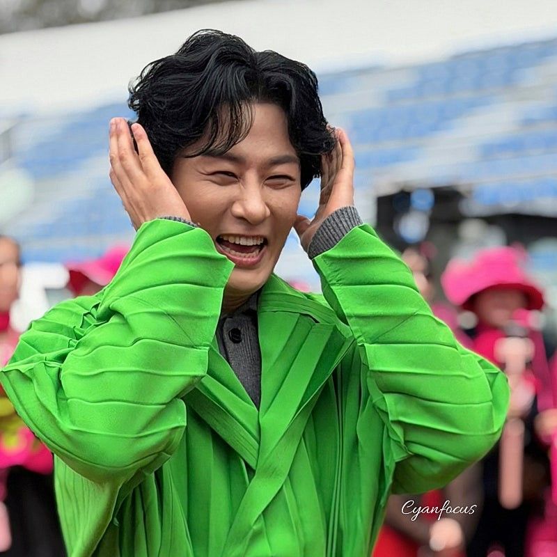 A moment captured by a fan of Kang Moonkyung