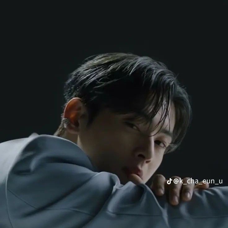 Recent activity shot of Cha Eunwoo