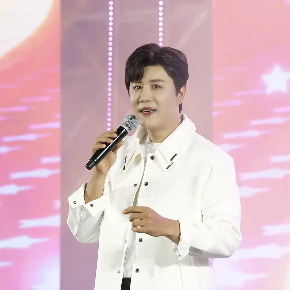 Behind-the-scenes cut of Jin Haesung