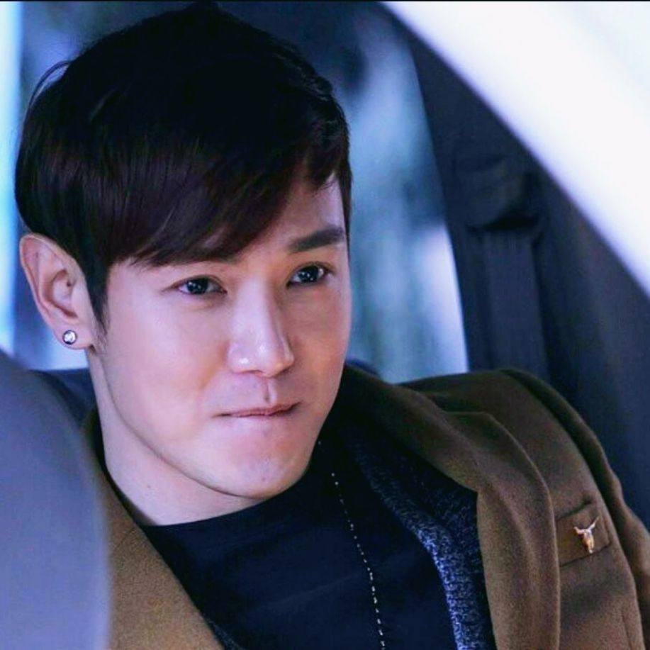 Behind-the-scenes cut of Hwanhee