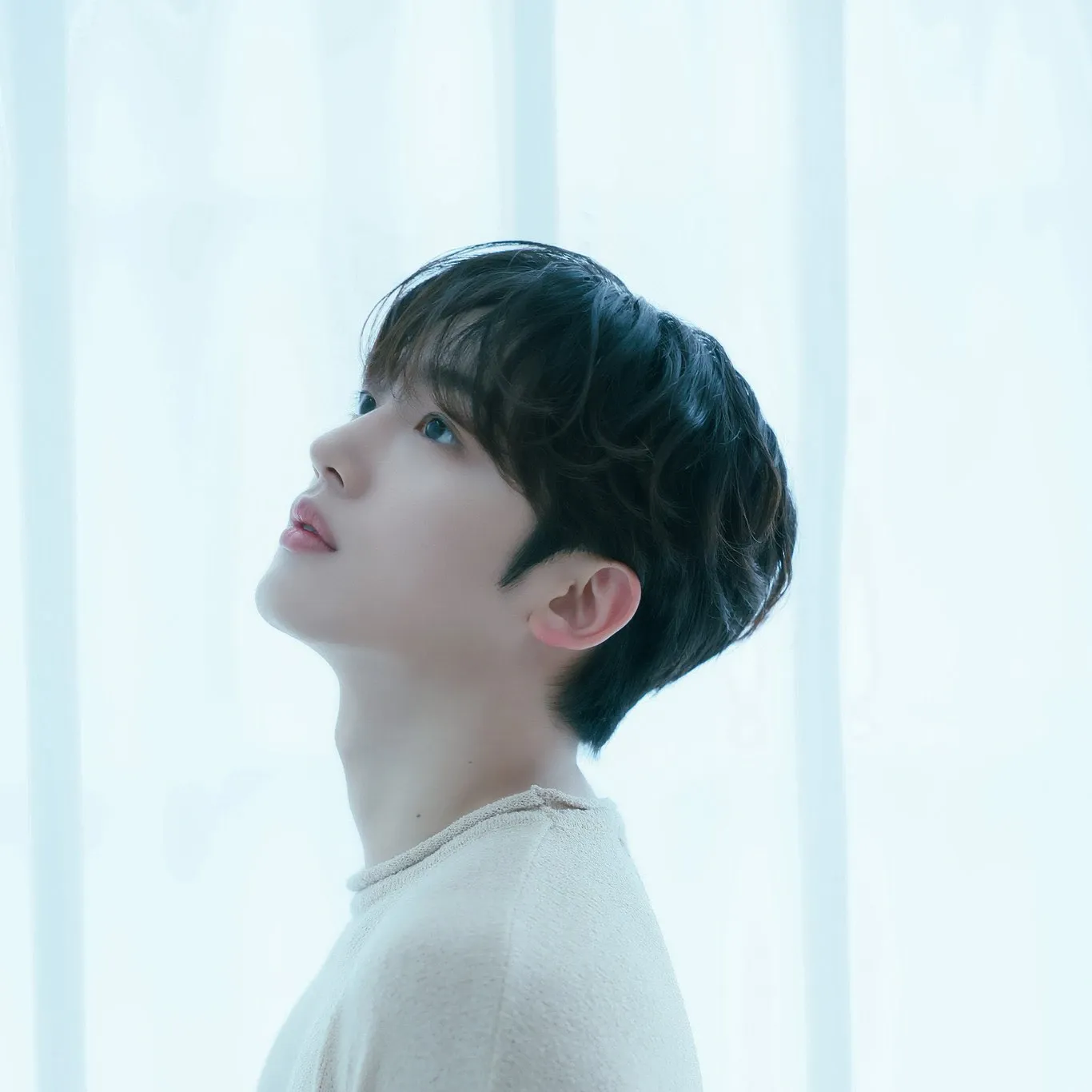 Behind-the-scenes cut of Kim Yohan