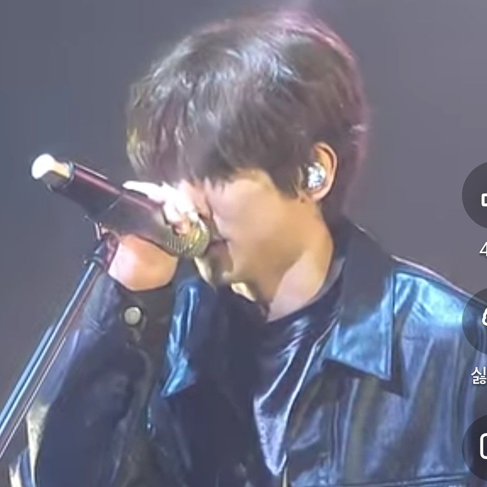 Behind-the-scenes cut of Lee Seungyoon