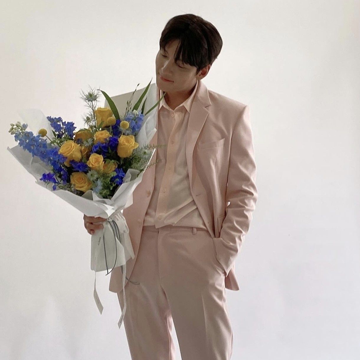 粉丝拍下的池昌旭瞬间