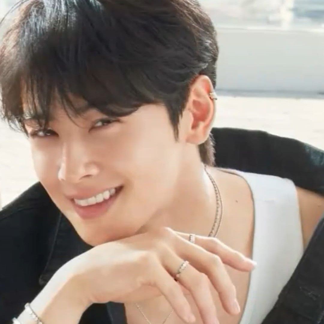 Latest photo of Cha Eunwoo