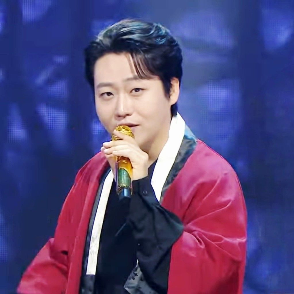 Behind-the-scenes cut of Min Soohyun