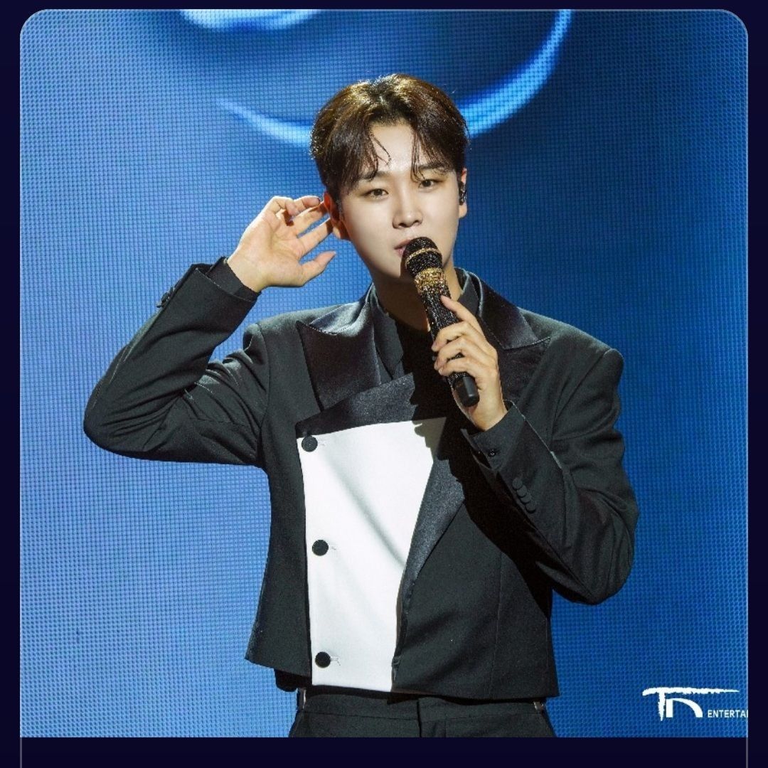 A moment captured by a fan of Song Minjun