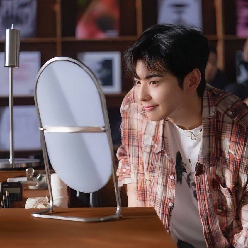 Behind-the-scenes cut of Cha Eunwoo