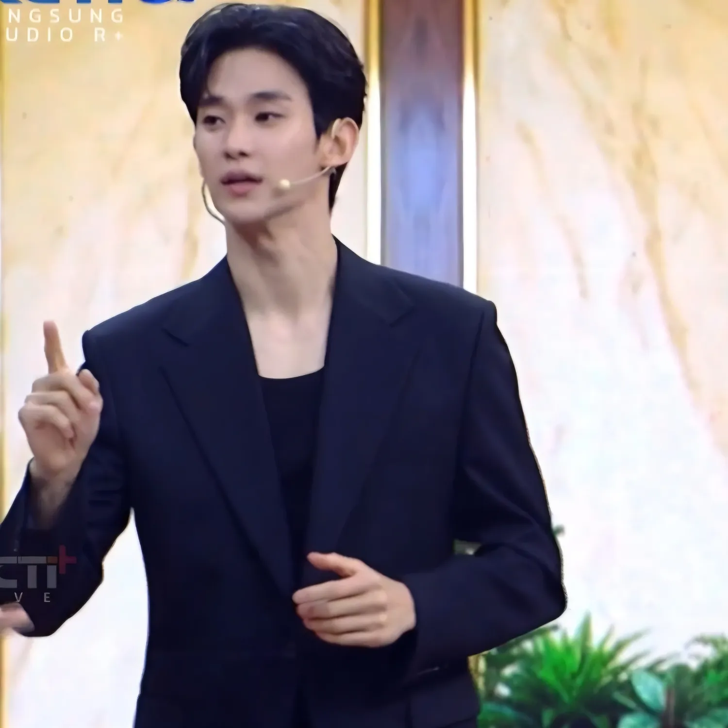 A moment captured by a fan of Kim Soohyun