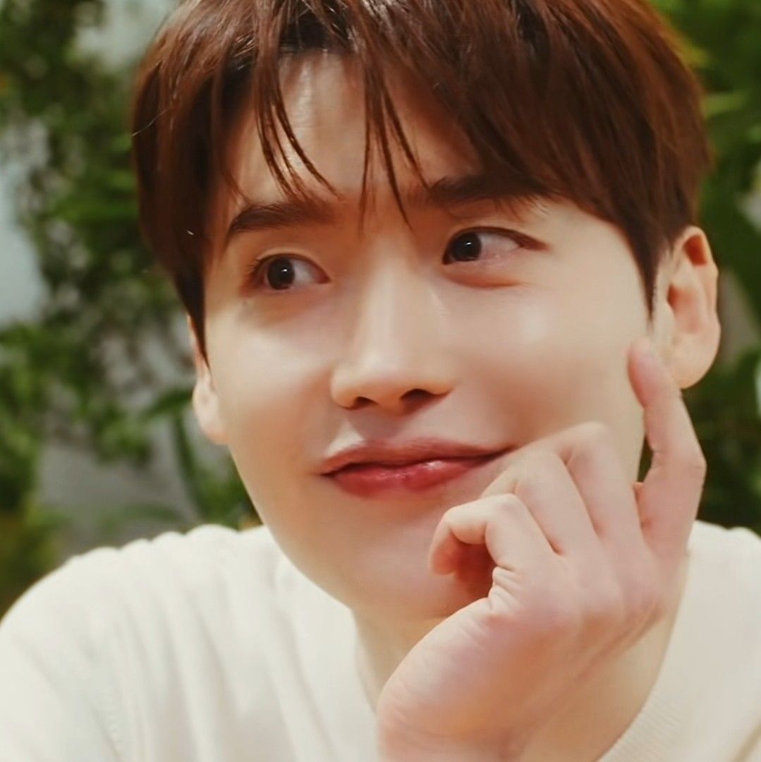 Recent activity shot of Lee Jongsuk