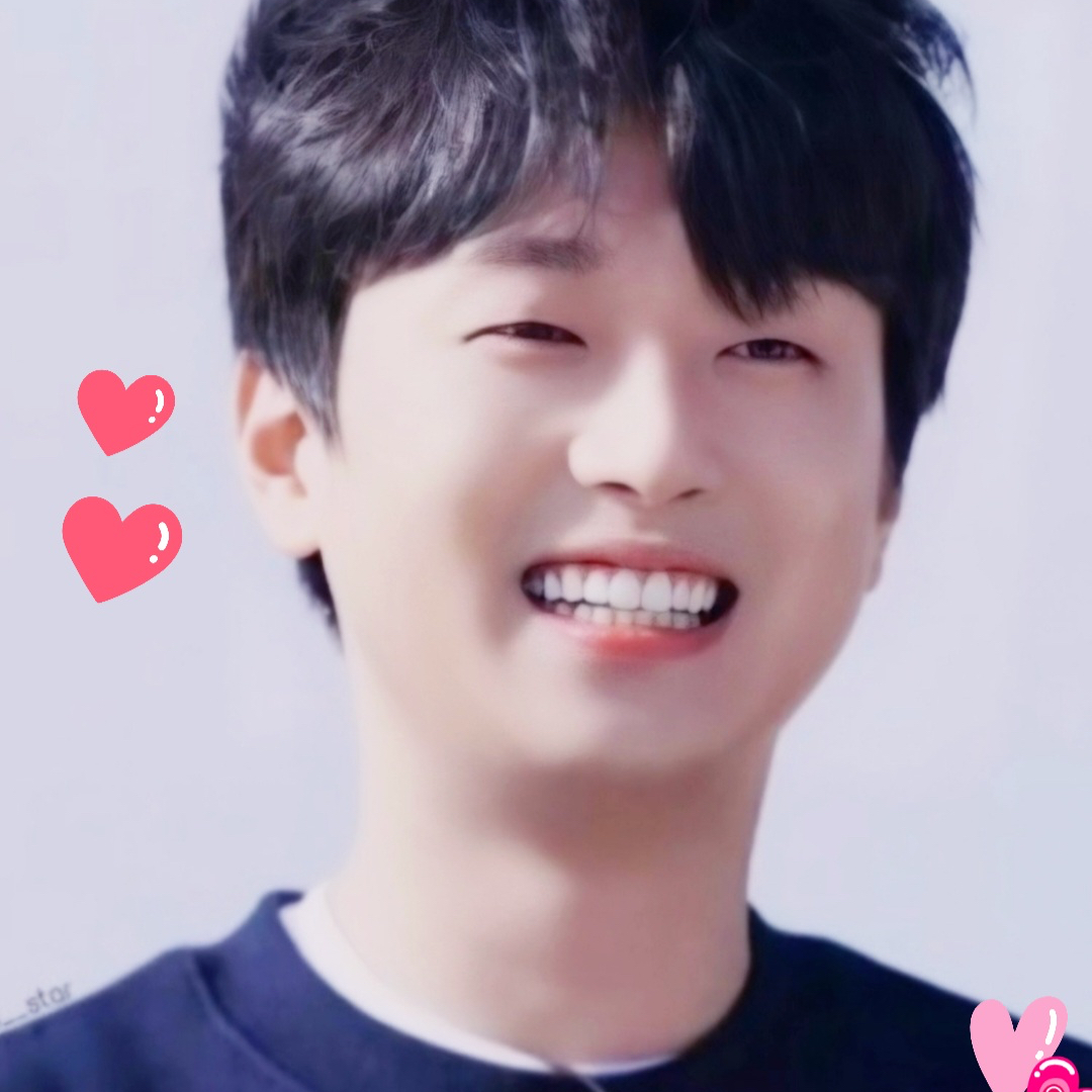 A moment captured by a fan of Lee Chanwon