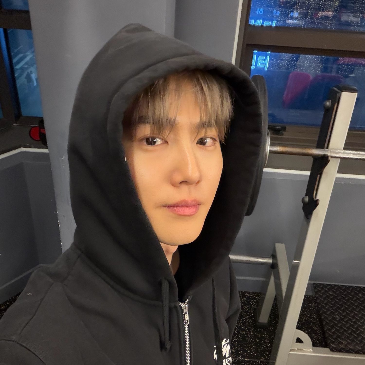 Behind-the-scenes cut of Suho