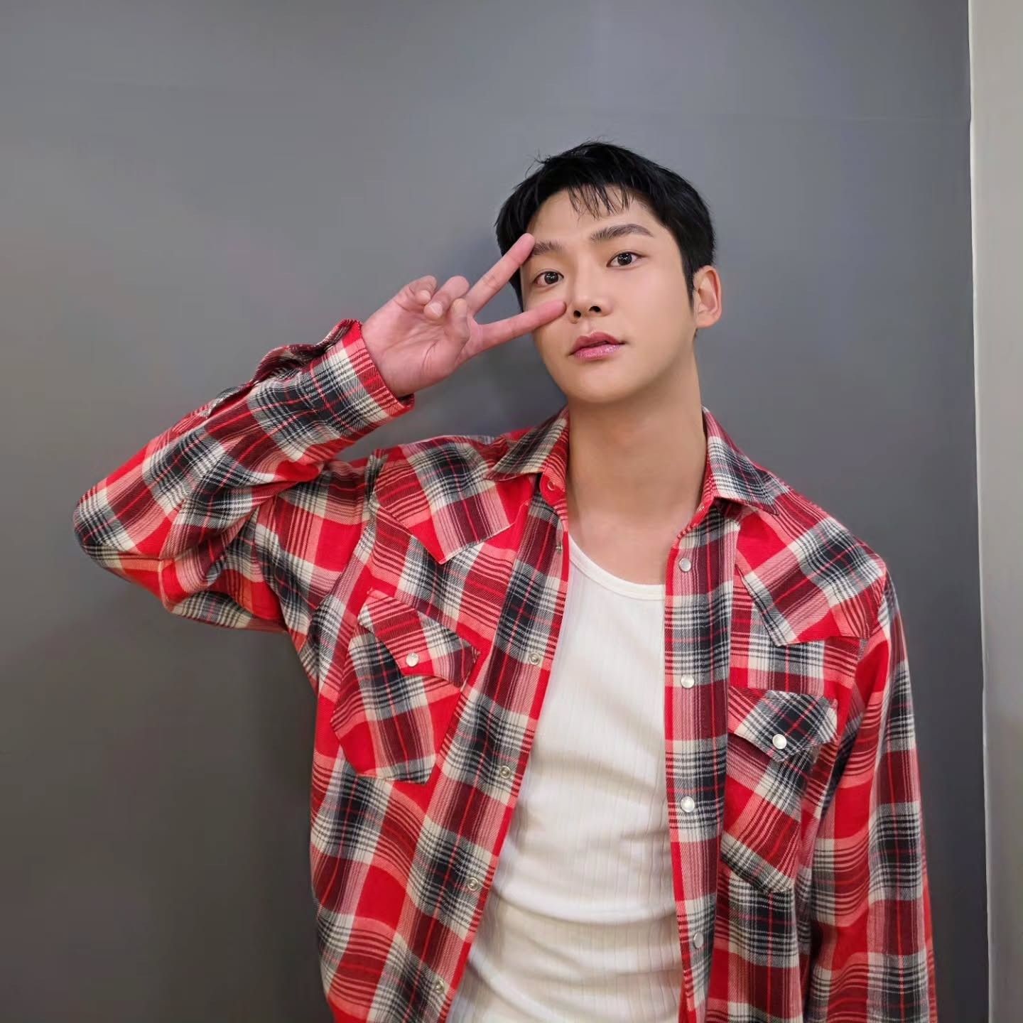 A moment captured by a fan of Rowoon