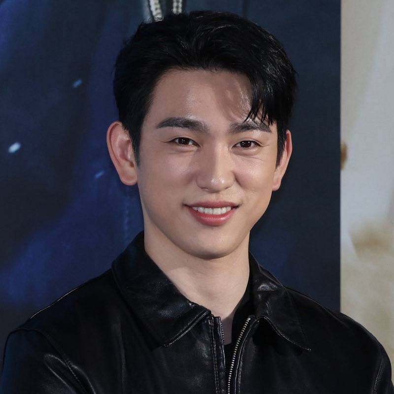 Recent activity shot of Park Jinyoung