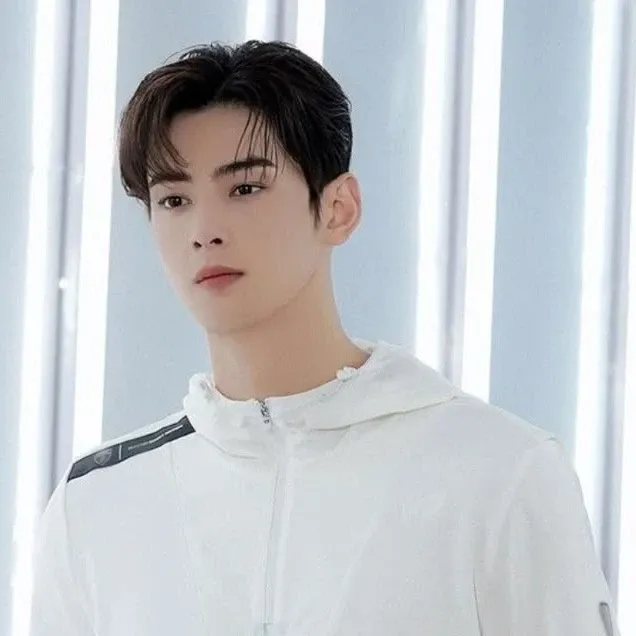 Latest photo of Cha Eunwoo