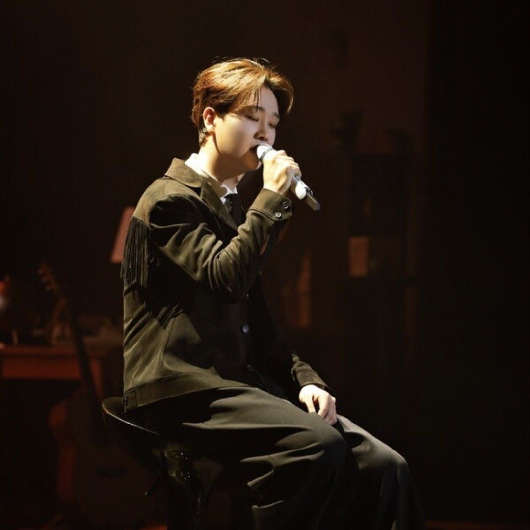 A moment captured by a fan of Song Minjun