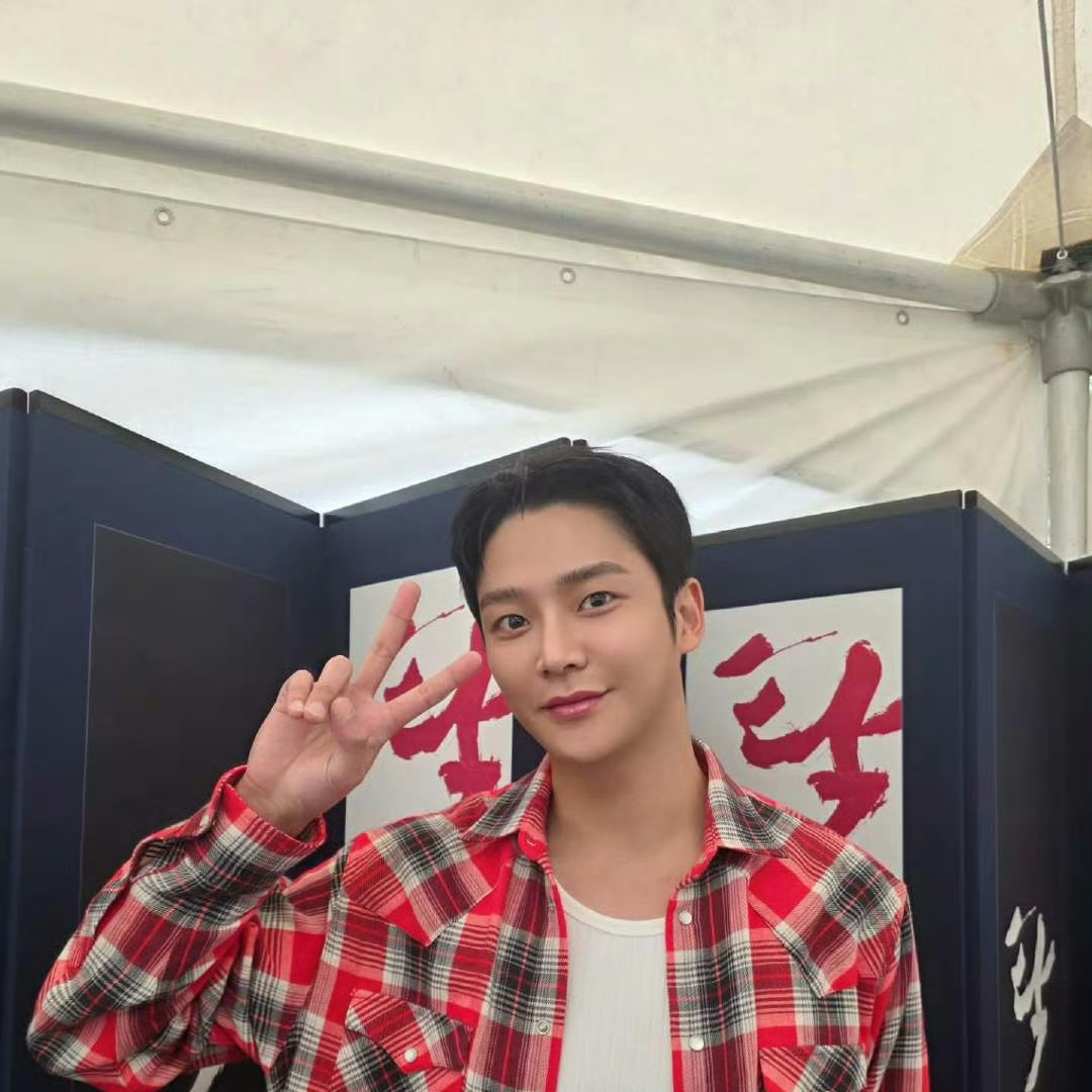 Cuplikan di balik layar dari Rowoon