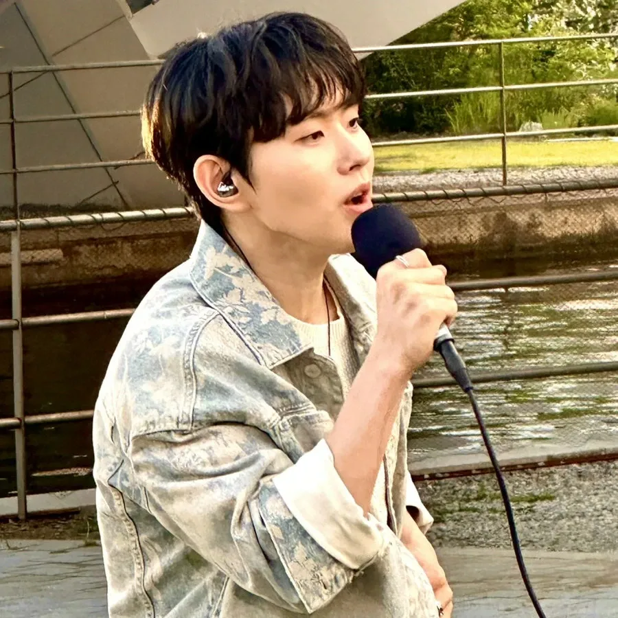 Recent activity shot of Lee Byeongchan