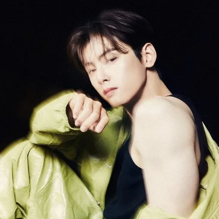 A moment captured by a fan of Cha Eunwoo