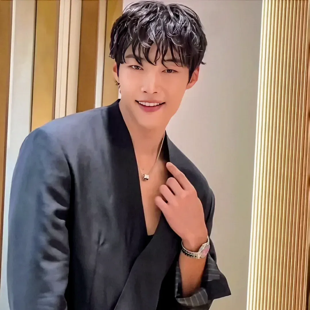 A moment captured by a fan of Woo Dohwan