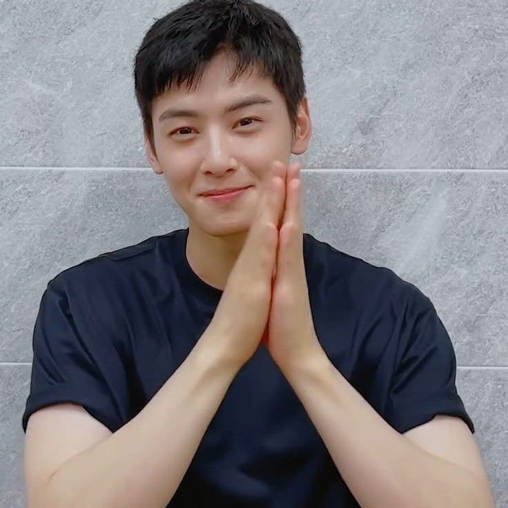 A moment captured by a fan of Cha Eunwoo