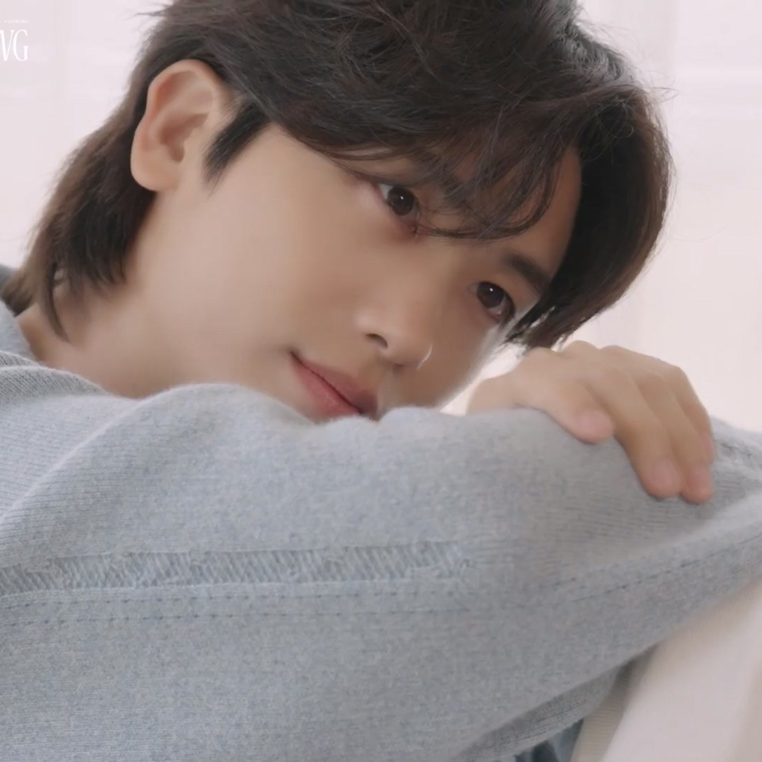 Behind-the-scenes cut of Park Hyungsik