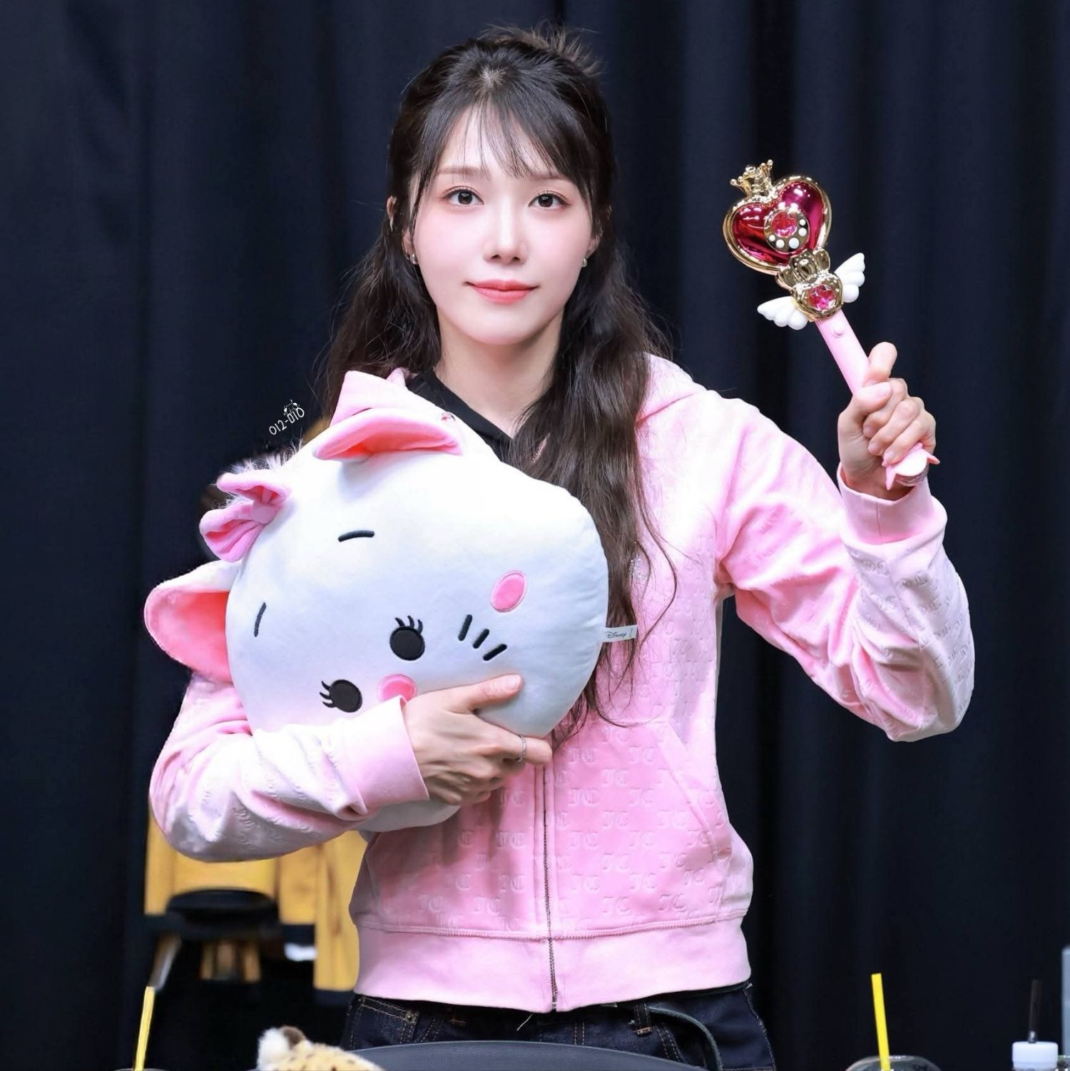 Behind-the-scenes cut of Jung Eunji