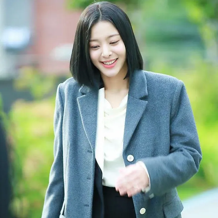 Behind-the-scenes cut of Seol Inah