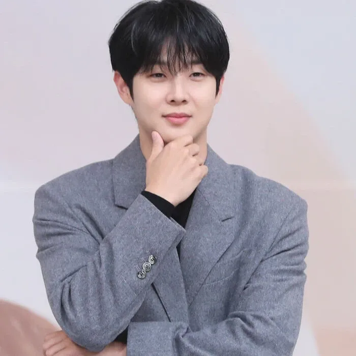 Behind-the-scenes cut of Choi Wooshik