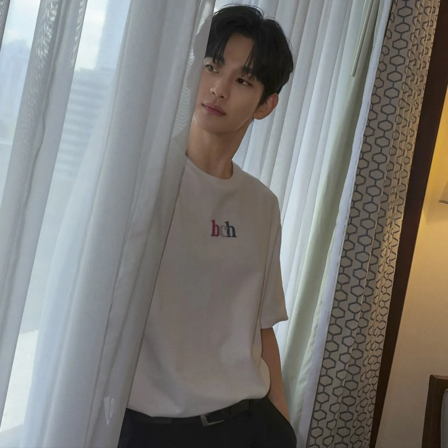 Behind-the-scenes cut of Kim Soohyun