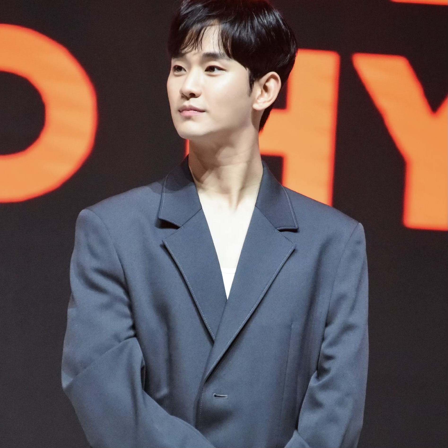 Behind-the-scenes cut of Kim Soohyun