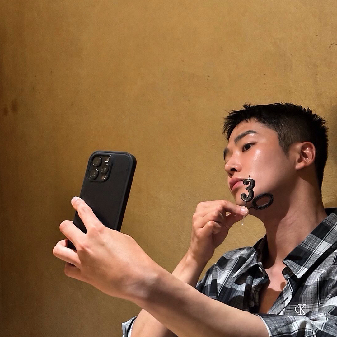 Foto kegiatan terbaru dari Rowoon