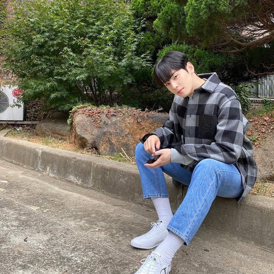 Recent activity shot of Cha Eunwoo