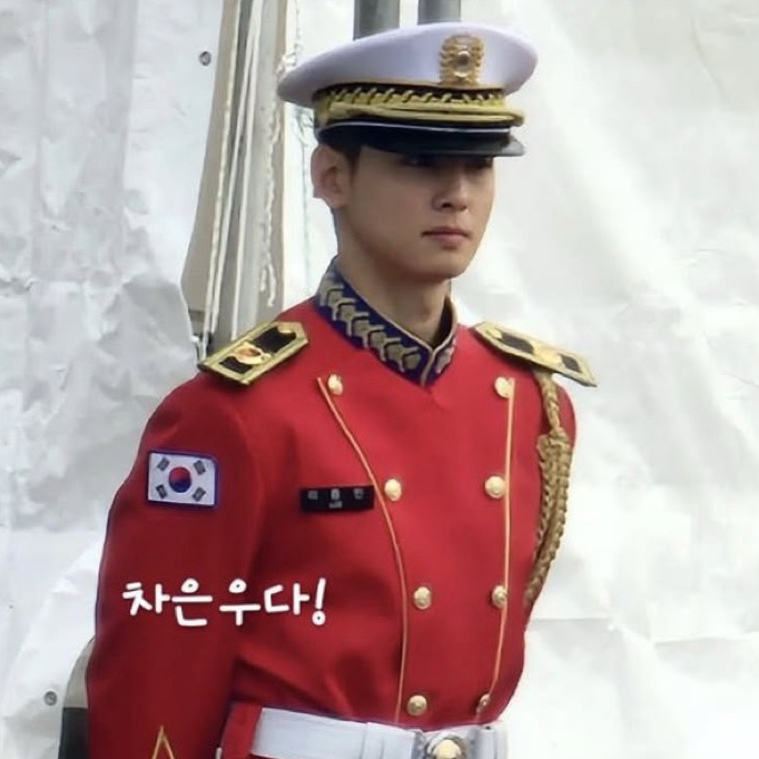 A moment captured by a fan of Cha Eunwoo
