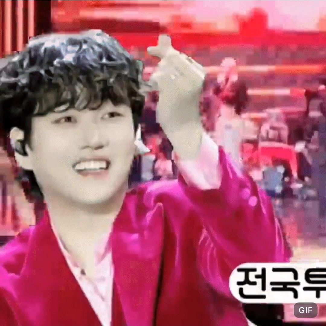 A moment captured by a fan of Hwang Youngwoong