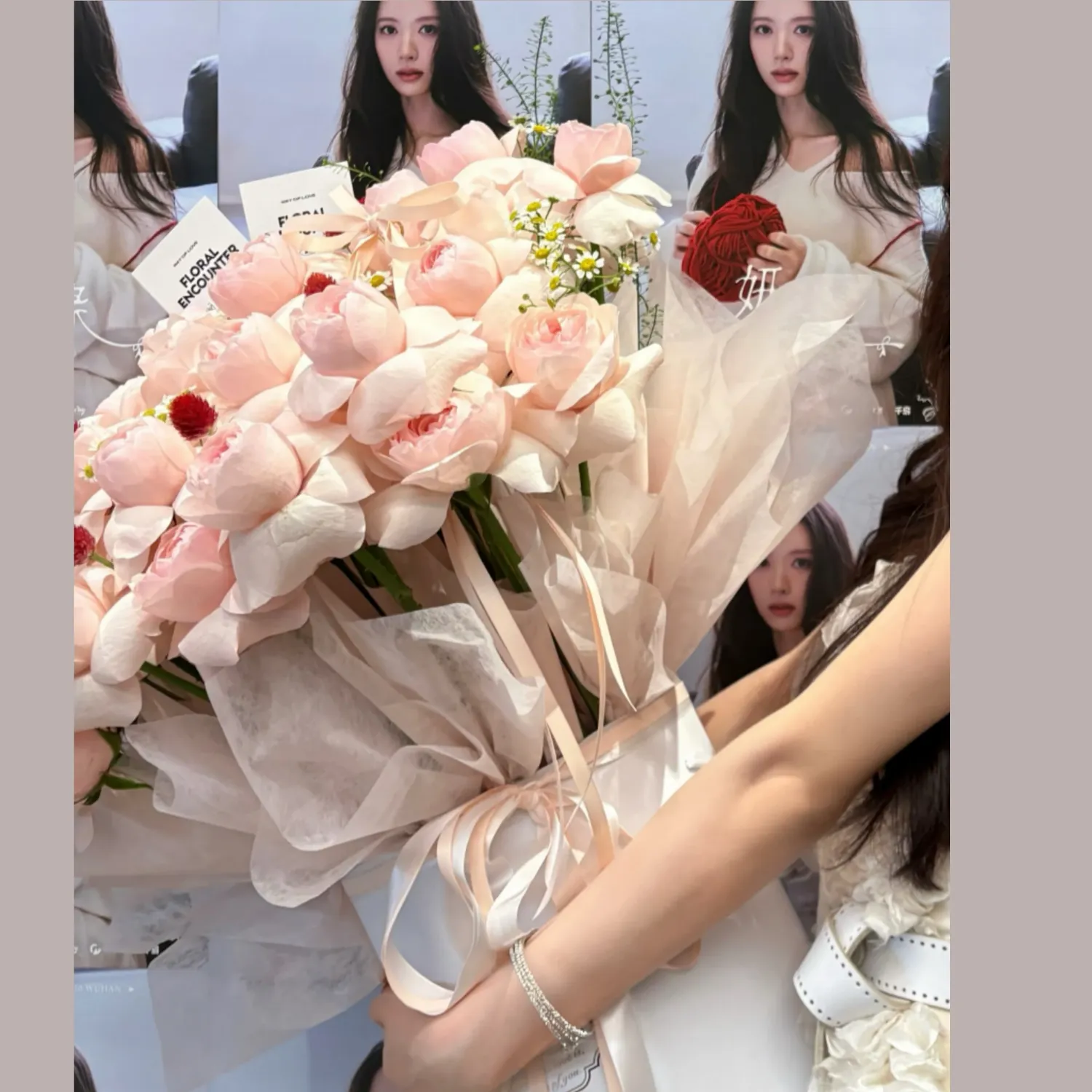 Behind-the-scenes cut of Bona